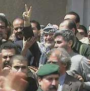 Yasir Arafat ble sluppet fri fra beleiringen i Ramallah i går.
