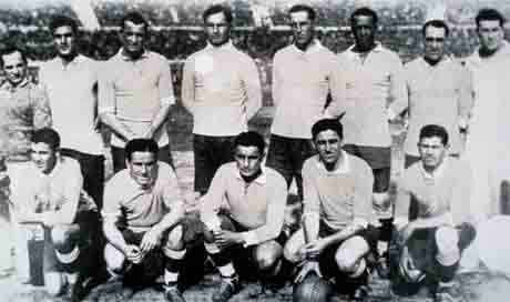 Uruguay vant historiens frste fotball VM, i  1930. (Foto: Hulton/Allsport)