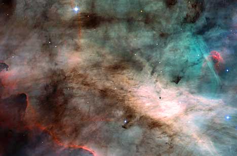 Dette bildet av Omegatåken i stjernebildet Skytten viser den nye kvaliteten på Hubbleteleskopet. Det vi ser er stråling fra varme stjerner som får gassene til å gløde med i ulike farger.