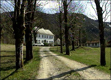 Rennord fekk bygt houdhuset i Osen i 1822. (Foto: NRK)