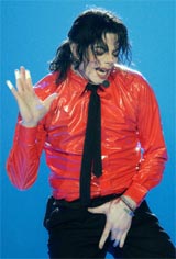 Michael Jackson framfører 