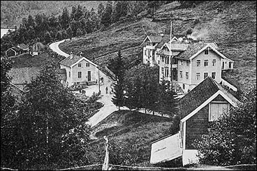Lundes hotell i Eidevik i Bygstad fr 1890. (Foto  Fylkesarkivet)