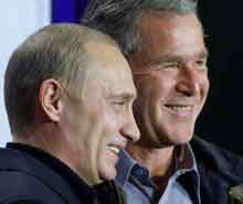 Presidentene Vladimir Putin (t.v.) og George W. Bush.