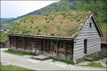 stenstadstova er fr 1500-talet. (Foto: Arild Nyb, NRK)