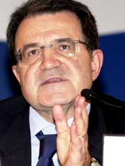 EU-kommisjonens president Romano Prodi sammenlikner med Berlin-murens fall. 