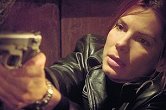 Hands up! Sandra Bullock i "Murder by Numbers". Hands up! Sandra Bullock i "Murder by Numbers".