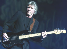 Selv om Roger Waters framførte trilogien ”Dark Side”- ”Breathe”, ”Time” og ”Money” med klinisk presisjon og snert, ble de også litt vel sterile for at den suggestive kraften skulle omvandles til magisk energi (foto: Morten Holm / SCANPIX). 