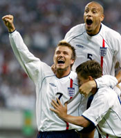 Beckham, Ferdinand og Michael Owen har god grunn til å juble (Foto: Chung/Reuters)