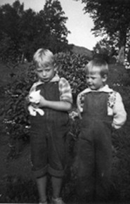  Lars-Helge (v) og Kjell Ole, 1948