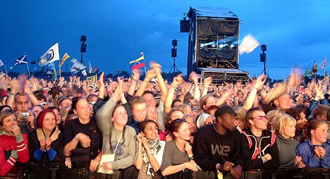 Red Hot Chili Peppers' publikum (før det begynte å regne) (foto: Jørn Gjersøe).