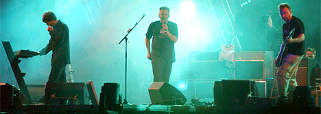 New Order på Roskildes Orange scene lørdag kveld (foto: Richard Sagen).