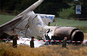 De to flyene kolliderte i 12 000 meters høyde over Sør-Tyskland. Det var ingen overlevende etter ulykken. (Foto: Andreas Meier, Reuters-Scanpix)