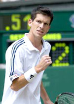 Hjemmefavoritten Henman får det tøft i semifinalen. Hjemmefavoritten Henman får det tøft i semifinalen.