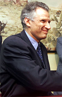 Frankrikes utenriksminister Dominique de Villepin leder an i presset mot USA. Frankrikes utenriksminister Dominique de Villepin leder an i presset mot USA.