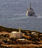 Et spansk marinefartøy patruljerer Marokkos kyst nær øya Perejil. (Foto: Scanpix/AP/Andrea Comas)