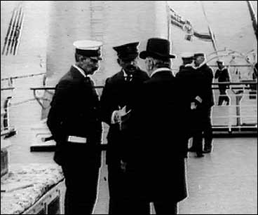 Keisar Wilhelm II (t.v.) ombord i 