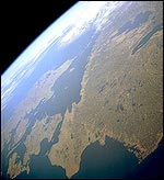 Slik ser hjemstavnen ut, sett fra håpløst langt ute Slik ser hjemstavnen ut, sett fra håpløst langt ute