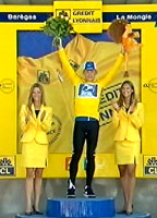 GUL: Lance Armstrong beholder trøya som viser at han leder Frankrike rundt (Foto: Reuters).