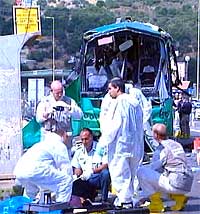 Minst ni mennesker ble drept da bussbomben eksploderte. (Foto: IBA/EBU)