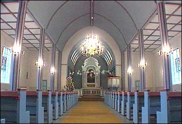 Altartavla er fr 1877. (Alle foto: Asle Veien, NRK)