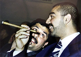 Qusay (t.h.) og Uday Hussein er kjent for å ha hatt høy sigarføring.
