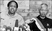 Chris Hani og Nelson Mandela i 1990.
