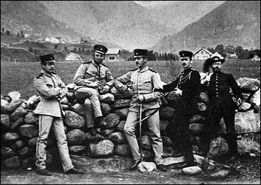Soldatar p Viksmoen kring 1885. (Foto  Fylkesarkivet)