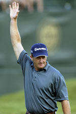 Fred Funk har god grunn til å juble etter en glimrende første runde på Hazeltine-banen (Foto: Jeff Michell/Reuters) Fred Funk har god grunn til å juble etter en glimrende første runde på Hazeltine-banen (Foto: Jeff Michell/Reuters)