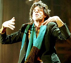 Mick Jagger og the Rolling Stones øver inn over 100 låter for sin kommende turné.