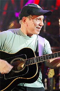 Paul Simon tror krigen vil påvirke sangene hans. Foto: AP / SCANPIX. Paul Simon tror krigen vil påvirke sangene hans. Foto: AP / SCANPIX.
