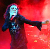 Ronnie James og hans besetning i Dio har ikke gått ut på dato, selv om hans storhetstid var på 70- og 80-tallet (foto: Jørn Gjersøe).