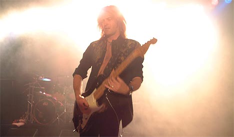 Gitaristen Doug Aldrich som har høstet mange lovord (foto: Jørn Gjersøe).