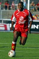 Toni Nhleko i aksjon mot Stabæk. (Foto: Knut Fjelstad/Scanpix) Toni Nhleko i aksjon mot Stabæk. (Foto: Knut Fjelstad/Scanpix)