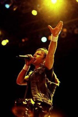 Det kan fort bli mange ordspill om man skal koble Iron Maiden-låter med Bruce Dickinsons nye karriere. (Foto: ironmaiden.com) Det kan fort bli mange ordspill om man skal koble Iron Maiden-låter med Bruce Dickinsons nye karriere. (Foto: ironmaiden.com)