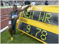 Tim Montgomery satte verdensrekord på 100 meter i 2002. Foto: AP/Scanpix) 