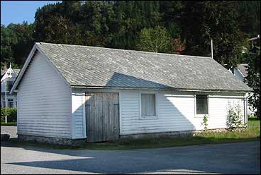 I 1860 sto skulehuset i Dale ferdig. (Foto: Arild Nyb, NRK)