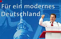 "For et moderne Tyskland" er slagordet for valgmøtet i Berlin 23. august hvor Gerhard Schröder deltok. (Foto: Reuters/Tobias Schwarz)