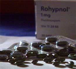Ungdom som rusar seg på Rohypnol kan bli valdelege. Ungdom som rusar seg på Rohypnol kan bli valdelege.