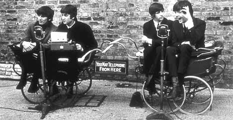 Et nytt pressebilde er blitt sluppet av George Harrison, John Lennon, Ringo Starr og Paul McCartney i forbindelse med at en DVD-versjon av filmen A Hard Days Night ble gitt ut 24. september. Foto: REUTERS/Buena Vista Home Entertainment.