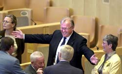 Göran Persson prøver å favne vidt under regjeringsforhandlingene i Riksdagen. (Foto: F. Sandberg, Scanpix)