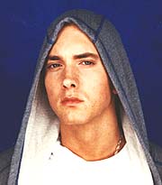 Snart filmklare Eminem selger godt på plate. Snart filmklare Eminem selger godt på plate.