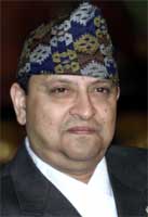 Kong Gyanendra - kan ha brutt grunnloven (Reuters) 