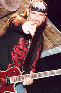 Tidligere Kiss-gitarist Bruce Kulick trakterer nå strengene i Grand Funk Railroad. Foto: Promo.