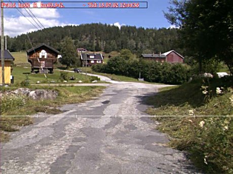 Fylkesveg 116 i Nore (Åsbøgrend) – også en av de dårligste fylkesvegene i Buskerud (fra 15. juli 2002). Foto: Statens Vegvesen. 
