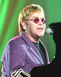 Følg innspillingen av Elton Johns 