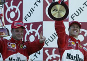 Michael Schumacher Rubens og Barrichello har god grunn til å juble for en fantastisk sesong (Foto: Allsport)