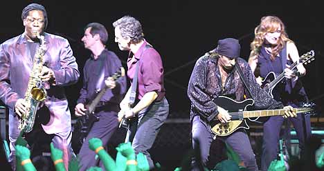 Bruce Springsteen åpnet sin Europa-turne i Paris mandag. Her under konserten i Las Vegas 18. August. Foto: Scott Harrison / Getty Images.