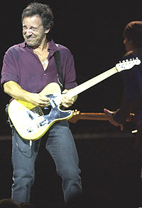 Bruce Springsteen hadde fokus på materiale hentet fra årets album, The Rising under turneåpninga i Paris. Foto: Scott Harrison / Getty Images. 