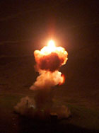 Slik ser det ut. En Minuteman II internkontinental ballistisk rakett skytes opp fra Vandenberg-basen 3. oktober 2001. (Arkivfoto: Getty Images)