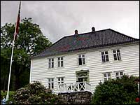I 1819 fekk Dahl bygt den staselege prestegarden like ved kyrkja i Eivindvik. Dette huset vert kalla 
